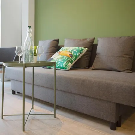 Joli Avec Jardin Bord De