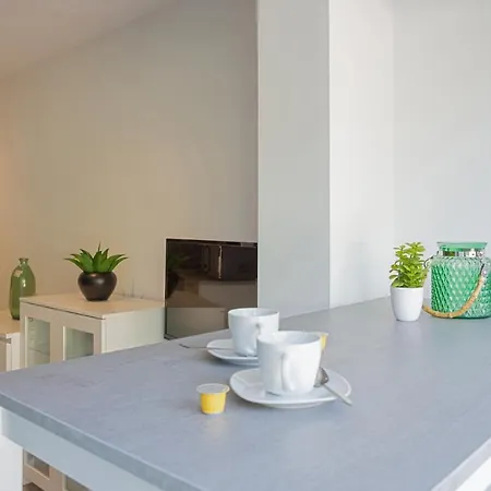 Joli Avec Jardin Bord De شقة *